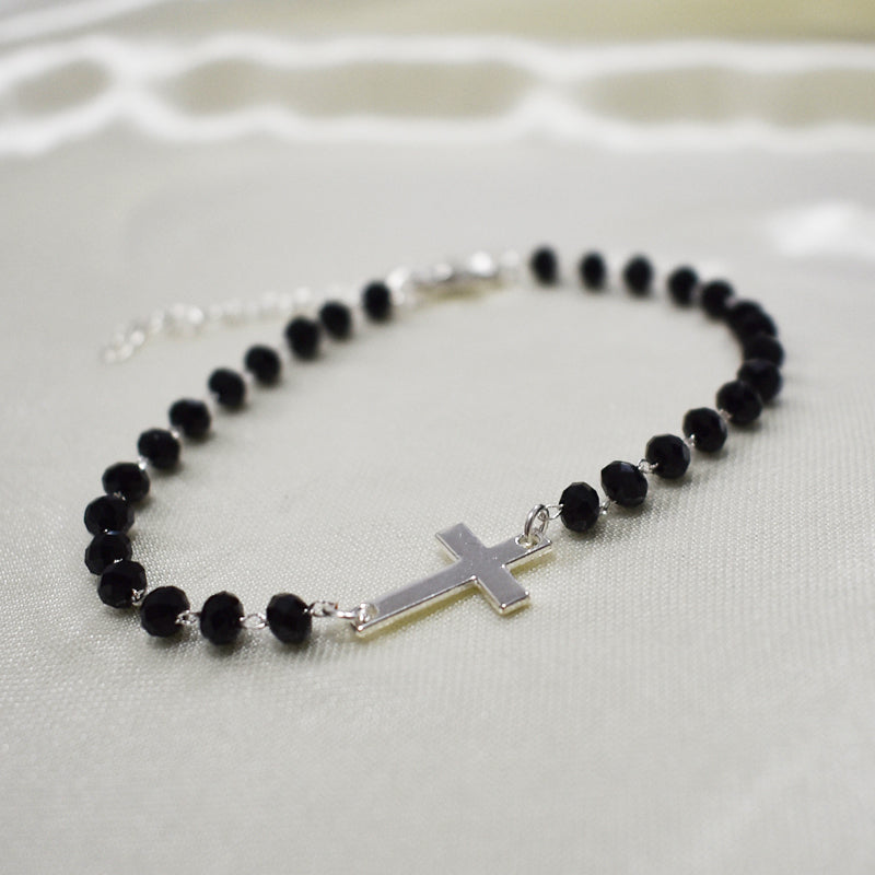 Bracelet Perlé Croix - Élégance Minimaliste